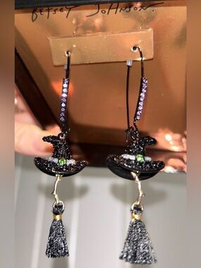 Betsey Johnson WITCH HAT BROOM SHEPHERD HOOK EARRING PINK NIB/NWT
